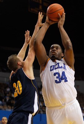 Smith overpowering the opponent with his massive girth