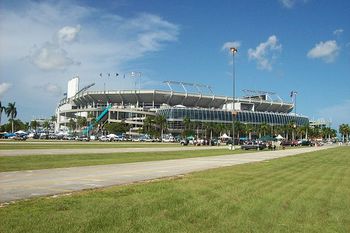 640px-dolphin_stadium_display_image