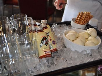 Taken from: http://cbsminnesota.files.wordpress.com/2011/02/killebrew-root-beer.jpg?w=620
