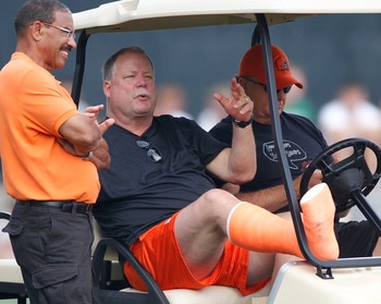 Mike Holmgren at practice
