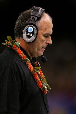 NEW ORLEANS - JANUARY 01:  Head coach June Jones of the Hawai'i Warriors hangs his head against the Georgia Bulldogs during the Allstate Sugar Bowl at the Louisiana Superdome on January 1, 2008 in New Orleans, Louisiana.  (Photo by Matthew Stockman/Getty 
