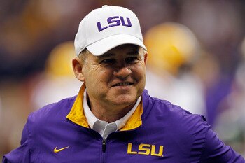 NEW ORLEANS, LA - JANUARY 09:  Head coach Les Miles of the Louisiana State University Tigers looks on before playing against the Alabama Crimson Tide during the 2012 Allstate BCS National Championship Game at Mercedes-Benz Superdome on January 9, 2012 in 
