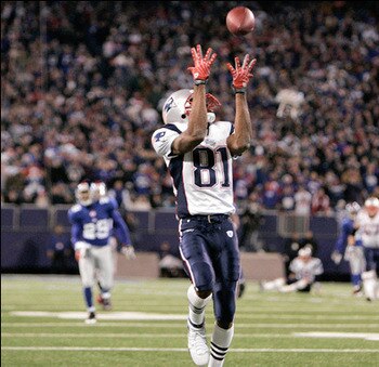 A potential look at a future Alex Smith to Randy Moss touchdown connection (minus the distasteful uniform)..