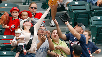 foul_ball_AP110515047014_620x350_display_image.jpg