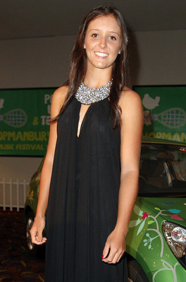 100LauraRobson-zimbio_display_image.jpg