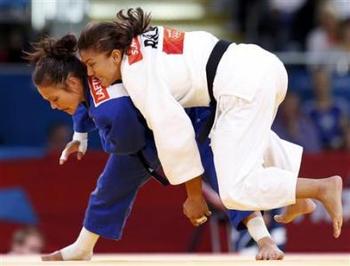 Sara Menezes in white - Photo Credit: Reuters/Kim Kyung-Hoon