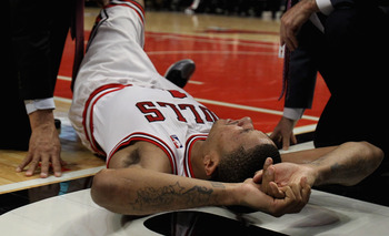 Chicago Bulls' Derek Rose injures his knee.