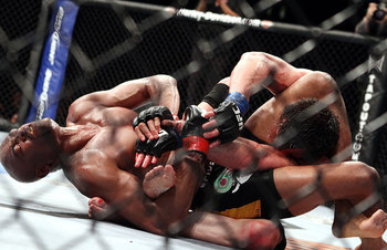 Silva-submits-Sonnen-UFC-117_display_ima