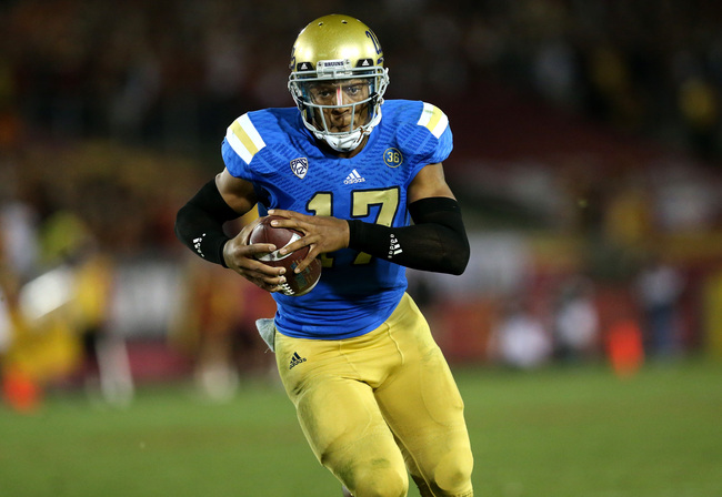 hi-res-452694351-quarterback-brett-hundley-of-the-ucla-bruins-carries-on_crop_650.jpg