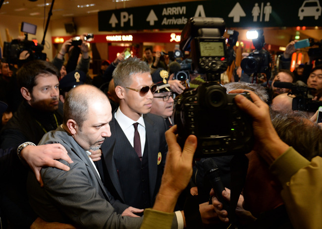 hi-res-460557697-milans-new-signing-keisuke-honda-is-seen-upon-arrival_crop_650.jpg