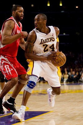 09 November 2008: Guard Kobe Bryant of the Los Angeles Lakers turns to shoot the ball while being guarded by Tracy McGrady of the Houston Rockets during the second half of the Lakers 111-82 victory over the Rockets at the STAPLES Center in Los Angeles, CA