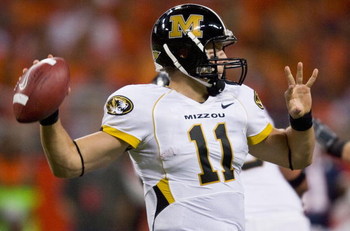 ST. LOUIS, MO - SEPTEMBER 5: Blaine Gabbert #11 of the University of Missouri Tigers passes against the University of Illinois Fighting Illini during the State Farm Arch Rivalry on September 5, 2009 at the Edward Jones Dome in St. Louis, Missouri. The Ti
