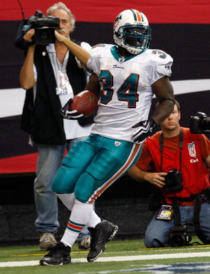 ATLANTA - SEPTEMBER 13: Running back Ricky Williams #34 of the Miami Dolphins scores a touchdown against the Atlanta Falcons at Georgia Dome on September 13, 2009 in Atlanta, Georgia. (Photo by Kevin C. Cox/Getty Images)
