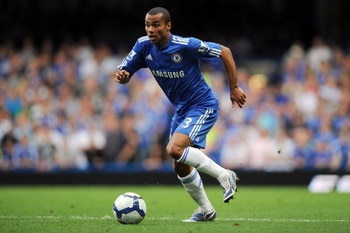 LONDON, ENGLAND - SEPTEMBER 20: Ashley Cole of Chelsea in action during the Barclays Premier League match between Chelsea and Tottenham Hotspur at Stamford Bridge on September 20, 2009 in London, England.  (Photo by Shaun Botterill/Getty Images)