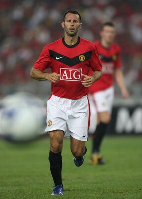KUALA LUMPUR, MALAYSIA - JULY 20: Ryan Giggs of Manchester United in action during the pre-season friendly match between Manchester United and Malaysia XI at Bukit Jalil National Stadium on July 20, 2009 in Kuala Lumpur, Malaysia. (Photo by Stanley Chou/G