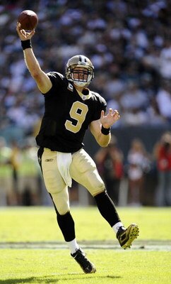 PHILADELPHIA - SEPTEMBER 20:  Drew Brees #9 of the New Orleans Saints looks for an open man during a game against the Philadelphia Eagles at Lincoln Financial Field on September 20, 2009 in Philadelphia, Pennsylvania.  (Photo by Jeff Zelevansky/Getty Imag