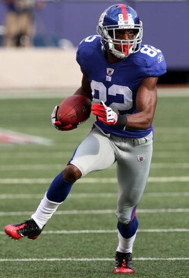 EAST RUTHERFORD, NJ - SEPTEMBER 13:  Mario Manningham #82 of the New York Giants runs in a second quarter touchdown against the Washington Redskins on September 13, 2009 at Giants Stadium in East Rutherford, New Jersey.  (Photo by Jim McIsaac/Getty Images