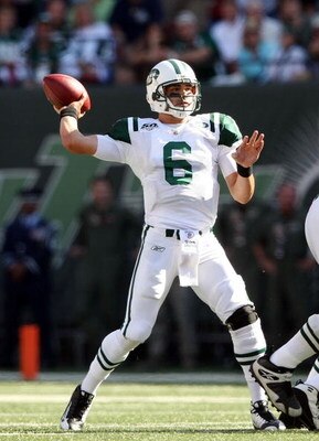 EAST RUTHERFORD, NJ - SEPTEMBER 20:  Mark Sanchez #6 of the New York Jets throws a pass against the New England Patriots at Giants Stadium on September 20, 2009 in East Rutherford, New Jersey.  (Photo by Nick Laham/Getty Images)