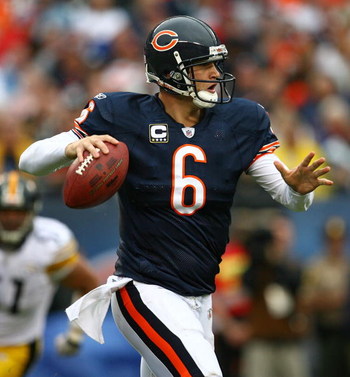 CHICAGO - SEPTEMBER 20: Jay Cutler #6 of the Chicago Bears rolls out to look for a receiver against the Pittsburgh Steelers at Soldier Field on September 20, 2009 in Chicago, Illinois. (Photo by Jonathan Daniel/Getty Images)