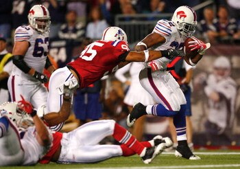 FOXBORO, MA - SEPTEMBER 14:  Fred Jackson #22 of the Buffalo Bills scores a touchdown during the fourth quarter of the game against the New England Patriots on September 14, 2009 at Gillette Stadium in Foxboro, Massachusetts. (Photo by Jim Rogash/Getty Im