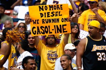 LOS ANGELES, CA - JUNE 17:  A fan of the Los Angeles Lakers holds up a sign during the 2009 NBA Championship Victory Parade and Rally at the Los Angeles Memorial Coliseum on June 17, 2009 in Los Angeles, California.  (Photo by Jeff Gross/Getty Images)
