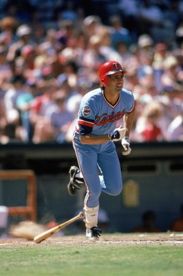 1986:  Roy Smalley of the Minnesota Twins runs to first base during a game in the 1986 season.  (Photo by: Rick Stewart/Getty Images)