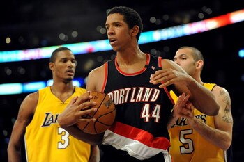 LOS ANGELES, CA - OCTOBER 28:  (M) Channing Frye #44 of the Portland Trail Blazers reacts after he got tied up with Jordan Farmar #5 of the Los Angeles Lakers as Trevor Ariza #5 of the Lakers looks on in the fourth quarter on October 28, 2008 at Staples C