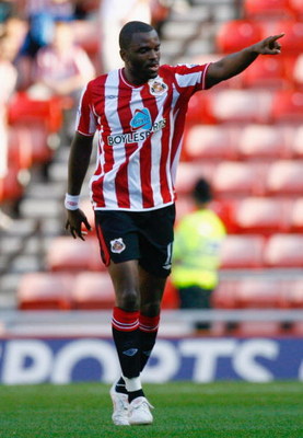 SUNDERLAND, ENGLAND - SEPTEMBER 12: Darren Bent of Sunderland celebrates after scoring during the Barclays Premier League match between Sunderland and Hull City at the Stadium of Light on September 12, 2009 in Sunderland, England. (Photo by Jeff J Mitch