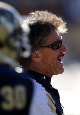 EL PASO, TX - DECEMBER 31:  Head coach Dave Wannstedt of the Pittsburgh Panthers during the Brut Sun Bowl on December 31, 2008 at the Sun Bowl in El Paso, Texas.  (Photo by Ronald Martinez/Getty Images)