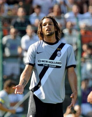 TRENTO, ITALY - JULY 21:  Amauri in action during the friendly match between Juventus and Vicenza at the'Briamasco' stadium on July 21, 2009 in Trento, Italy.  (Photo by Claudio Villa/Getty Images)