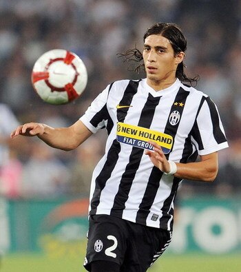 ROME - SEPTEMBER 12:  Martin Caceres of FC Juventus   during the Serie A match between SS Lazio v FC Juventus at Stadio Olimpico on September 12, 2009 in Rome, Italy.  (Photo by Giuseppe Bellini/Getty Images)