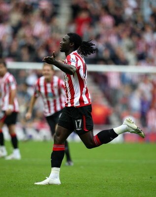 SUNDERLAND, ENGLAND - SEPTEMBER 27:  Kenwyne Jones of Sunderland celebrates after scoring during the Barclays Premier League match between Sunderland and Wolverhampton Wanderers at the Stadium of Light on September 27, 2009 in Sunderland, England.  (Photo