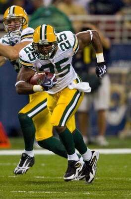 ST. LOUIS, MO - SEPTEMBER 27: Ryan Grant #25 of the Green Bay Packers rushes against the St. Louis Rams at the Edward Jones Dome on September 27, 2009 in St. Louis, Missouri.  The Packers beat the Rams 36-17.  (Photo by Dilip Vishwanat/Getty Images)
