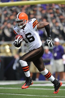 BALTIMORE - SEPTEMBER 27:  Joshua Cribbs #16 of the Cleveland Browns returns a kickoff against the Baltimore Ravens at M&T Bank Stadium on September 27, 2009 in Baltimore, Maryland. The Ravens defeated the Browns 34-3. (Photo by Larry French/Getty Images)