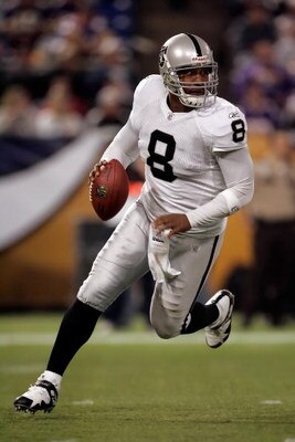 MINNEAPOLIS, MN - NOVEMBER 18:  Quarterback Daunte Culpepper #8 of the Oakland Raiders rolls out to his right against the Minnesota Vikings in the second quarter at the Metrodome on November 18, 2007 in Minneapolis, Minnesota.  (Photo by Jeff Gross/Getty 