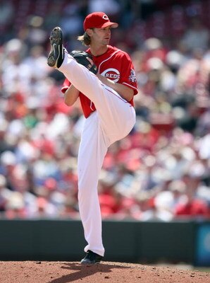 CINCINNATI - APRIL 09:  Bronson Arroyo #61 of the Cincinnati Reds throws a pitch during the game against the New York Mets at Great American Ball Park on April 9, 2009 in Cincinnati, Ohio.  (Photo by Andy Lyons/Getty Images)
