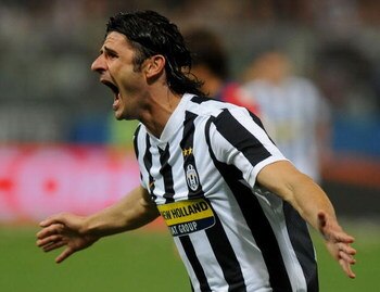 GENOA, ITALY - SEPTEMBER 24:  Vincenzo Iaquinta of Juventus FC celebrates scoring his team's first goal during the Serie A match between Genoa CFC and SSC Juventus FC at Stadio Luigi Ferraris on September 24, 2009 in Genoa, Italy.  (Photo by Massimo Cebre