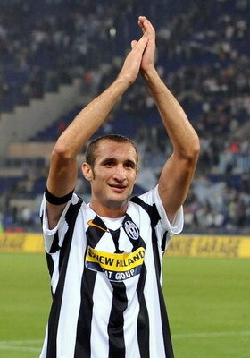 ROME - SEPTEMBER 12:  Giorgio Chiellini of Juventus FC applauds spectators during the Serie A match between Lazio and Juventus at Stadio Olimpico on September 12, 2009 in Rome, Italy.  (Photo by Giuseppe Bellini/Getty Images)
