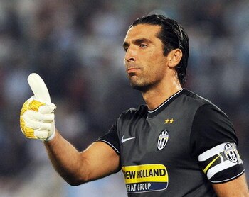 ROME - SEPTEMBER 12:  Gianluigi Buffon of FC Juventus during the Serie A match between SS Lazio v FC Juventus at Stadio Olimpico on September 12, 2009 in Rome, Italy.  (Photo by Giuseppe Bellini/Getty Images)