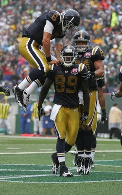 EAST RUTHERFORD, NJ - SEPTEMBER 27:  Mark Sanchez #6 and Jerricho Cotchery #89 of the New York Jets celebrate in the endzone after Cotchery's touchdown during the game against the Tennessee Titans on September 27, 2009 at Giants Stadium in East Rutherford