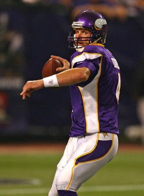 MINNEAPOLIS - SEPTEMBER 27: Brett Favre #4 of the Minnesota Vikings passes the ball against the San Francisco 49ers at the Hubert H. Humphrey Metrodome on September 27, 2009 in Minneapolis, Minnesota. The Vikings defeated the 49ers 27-24. (Photo by Jonath