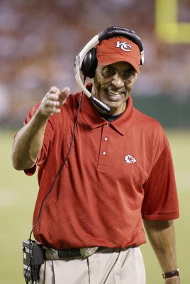 KANSAS CITY,MO - AUGUST 26:  Head Coach Herman Edwards of the Kansas City Chiefs walks the sidelines a game against the St. Louis Rams on August 26, 2006 at Arrowhead Stadium in Kansas City, Missouri. (Photo by Tim Umphrey/Getty Images)