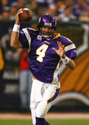 MINNEAPOLIS - SEPTEMBER 27: Brett Favre #4 of the Minnesota Vikings pump-fakes a pass as he looks for a receiver against the San Francisco 49ers at the Hubert H. Humphrey Metrodome on September 27, 2009 in Minneapolis, Minnesota. The Vikings defeated the 