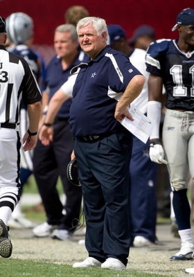 TAMPA, FL - SEPTEMBER 13:  Head coach Wade Phillips of the Dallas Cowboys paces  along the sideline against the Tampa Bay Buccaneers during the game at Raymond James Stadium on September 13, 2009 in Tampa, Florida.  (Photo by J. Meric/Getty Images)
