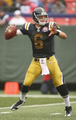 EAST RUTHERFORD, NJ - SEPTEMBER 27:  Mark Sanchez #6 of The New York Jets in action against The Tennessee Titans during their game on September 27, 2009 at Giants Stadium in East Rutherford, New Jersey.  (Photo by Al Bello/Getty Images)