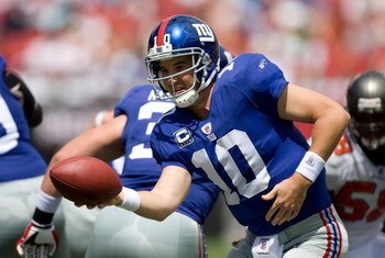 TAMPA, FL - SEPTEMBER 27:  Quarterback Eli Manning #10 of the New York Giants hands the ball off against the Tampa Bay Buccaneers during the game at Raymond James Stadium on September 27, 2009 in Tampa, Florida.  (Photo by J. Meric/Getty Images)