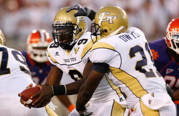 ATLANTA - SEPTEMBER 10: Quarterback Josh Nesbitt #9 and Jonathan Dwyer #21 of the Georgia Tech Yellow Jackets against the Clemson Tigers at Bobby Dodd Stadium on September 10, 2009 in Atlanta, Georgia. (Photo by Kevin C. Cox/Getty Images)