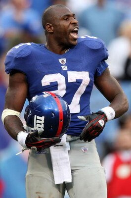 EAST RUTHERFORD, NJ - SEPTEMBER 13:  Brandon Jacobs #27 of the New York Giants looks on against the Washington Redskins on September 13, 2009 at Giants Stadium in East Rutherford, New Jersey.  (Photo by Jim McIsaac/Getty Images)