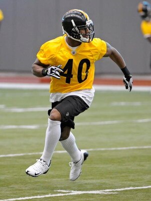 PITTSBURGH - MAY 01:  Joe Burnett #40 of the Pittsburgh Steelers runs a route during rookie training camp at the Pittsburgh Steelers Practice Facility on May 1, 2009 in Pittsburgh, Pennsylvania.  (Photo by Joe Sargent/Getty Images)