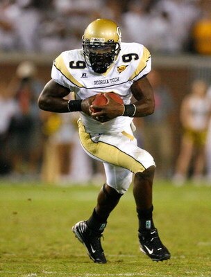 ATLANTA - SEPTEMBER 10:  Quarterback Josh Nesbitt #9 of the Georgia Tech Yellow Jackets against the Clemson Tigers at Bobby Dodd Stadium on September 10, 2009 in Atlanta, Georgia.  (Photo by Kevin C. Cox/Getty Images)